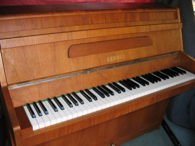 Klik voor meer informatie over dit merk ~ Kemble lespiano